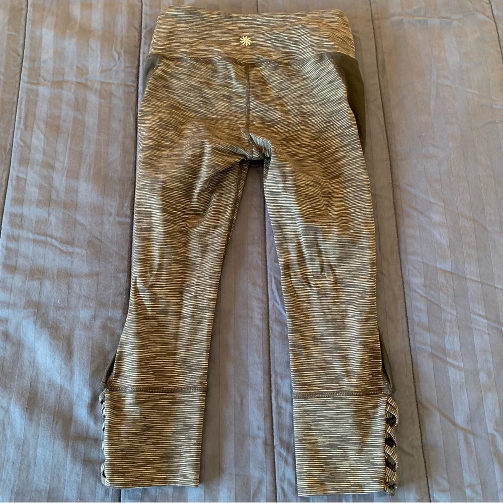 Athleta Mesh Panel Capri Leggings Size XS - Picture 7 of 8